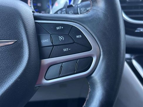 Used 2018 Chrysler Pacifica Touring-L Plus w/ Tire & Wheel Group FWD image 30