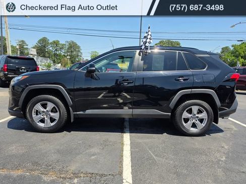 Used 2022 Toyota RAV4 XLE AWD/4WD image 3
