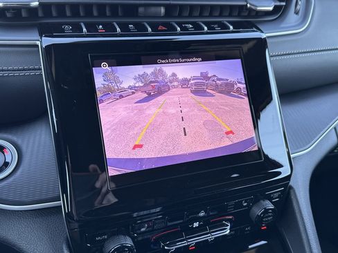 New 2025 Jeep Grand Cherokee L Altitude AWD/4WD image 28