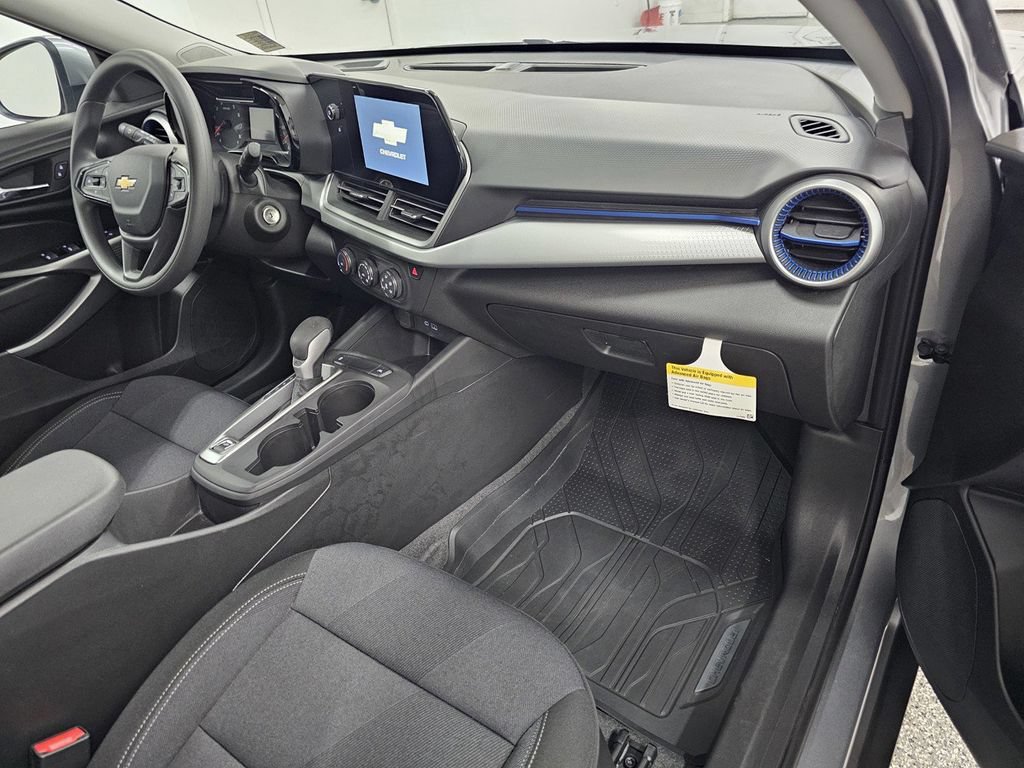 Used 2026 Chevrolet Trax LS w/ LS Convenience Package FWD image 12