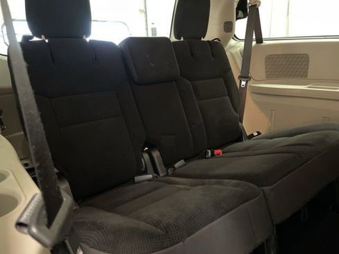 Used 2018 Dodge Grand Caravan SE w/ UConnect Hands-Free Group image 13