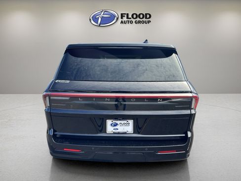 New 2026 Lincoln Navigator Reserve w/ Jet Appearance Package AWD/4WD image 6