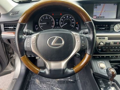 Used 2015 Lexus ES 350 w/ Luxury Package FWD image 32