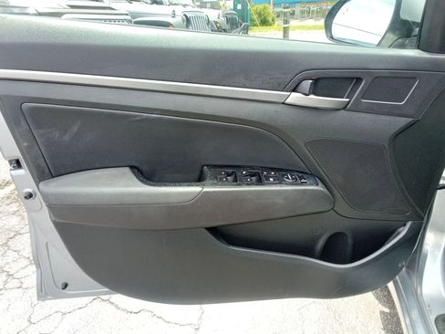 Used 2017 Hyundai Elantra Limited FWD image 8