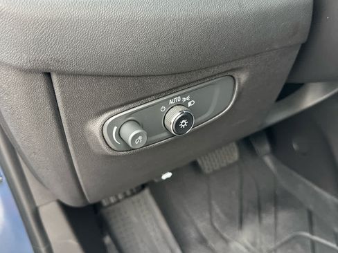 Used 2024 Chevrolet Equinox LT w/ LPO, Floor Liner Package FWD image 19