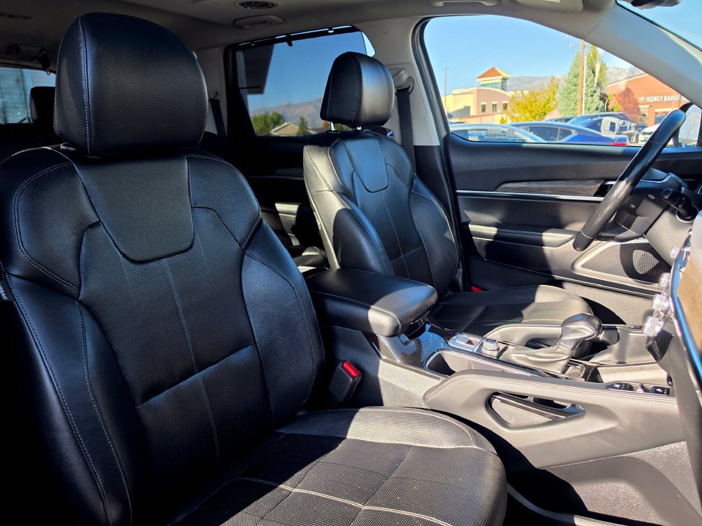 Certified 2022 Kia Telluride EX w/ EX Premium Package AWD/4WD image 17
