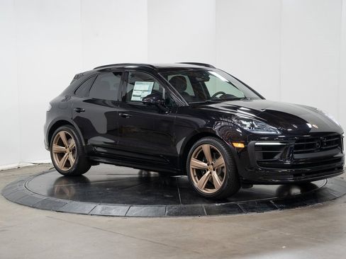 Used 2024 Porsche Macan S image 3