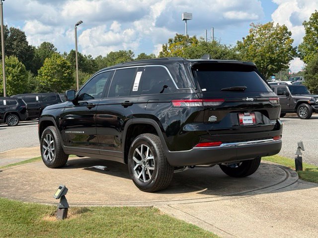 New 2027 Jeep Grand Cherokee Laredo X RWD image 5