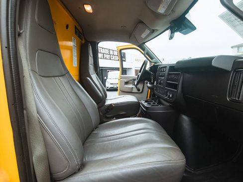 Used 2020 GMC Savana 3500 w/ Driver Convenience Package image 14