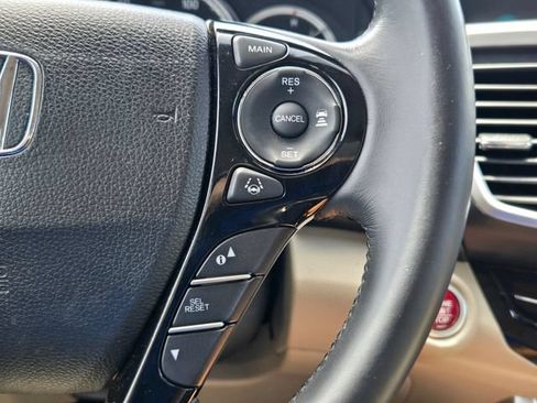 Used 2017 Honda Accord Touring image 29