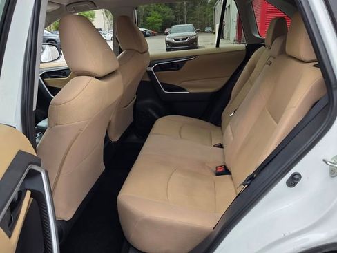 Used 2019 Toyota RAV4 LE image 10