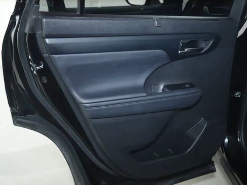 Used 2023 Toyota Highlander XLE image 13