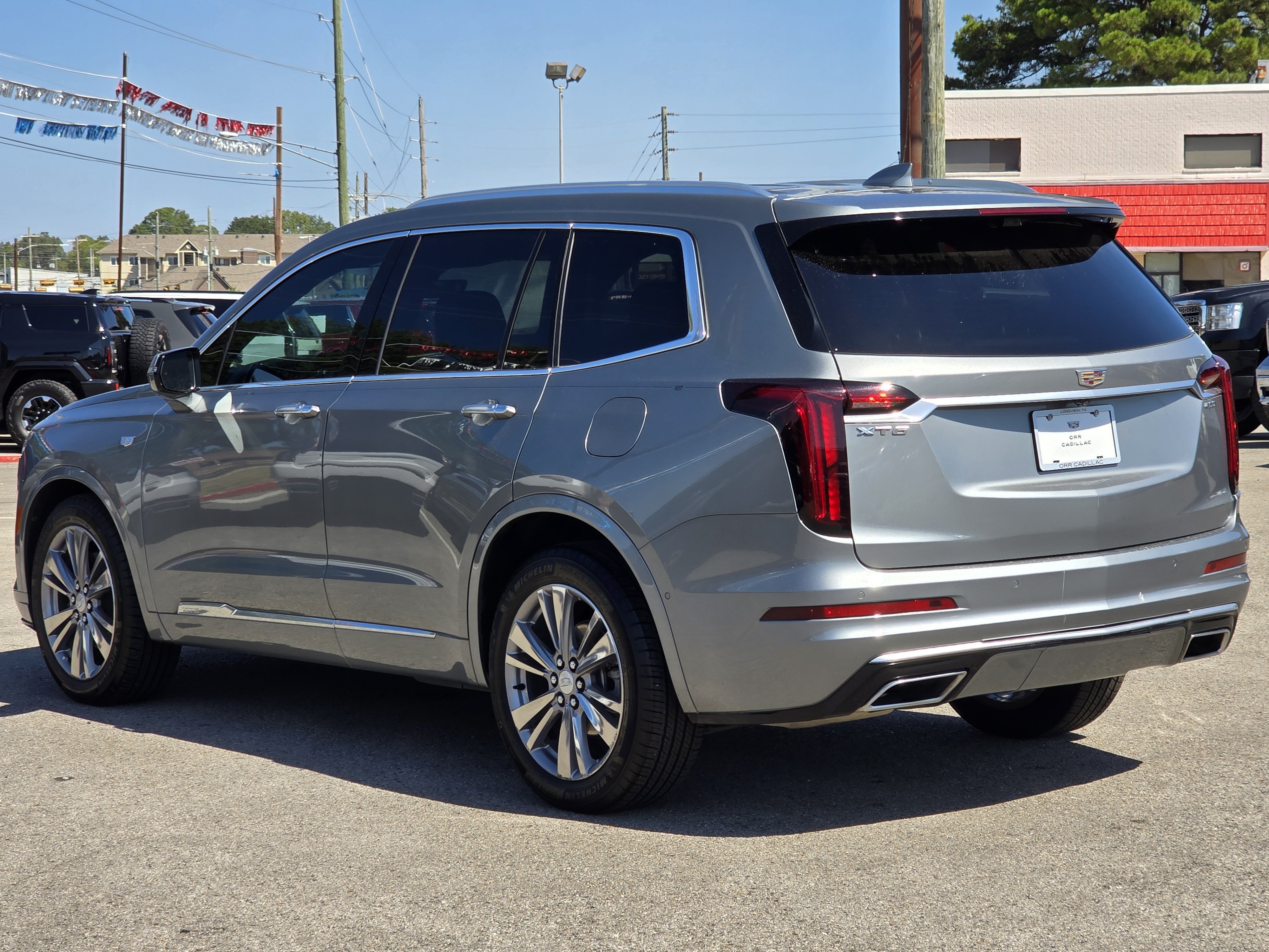 Used 2023 Cadillac XT6 Premium Luxury w/ Technology Package FWD image 4