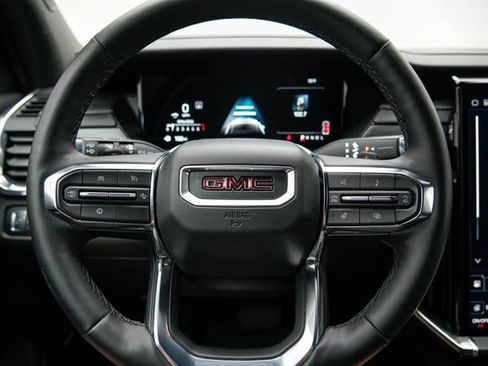 Used 2025 GMC Acadia Elevation FWD image 13
