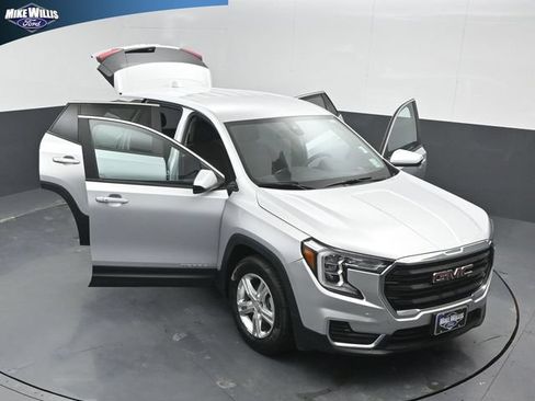 Used 2022 GMC Terrain SLE FWD image 25