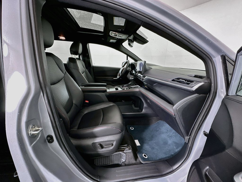 Used 2026 Toyota Sienna XSE FWD image 28