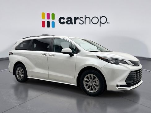 Used 2024 Toyota Sienna XLE image 7