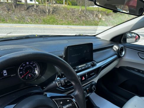 Used 2022 Kia Forte LXS FWD image 11