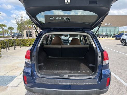 Used 2010 Subaru Outback 2.5i Premium AWD/4WD image 6