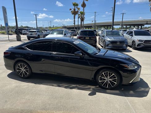 Used 2023 Lexus ES 350 w/ Premium Package image 4
