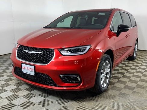 New 2026 Chrysler Pacifica Select image 5