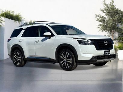 New 2025 Nissan Pathfinder Platinum w/ Lighting Package (N93)