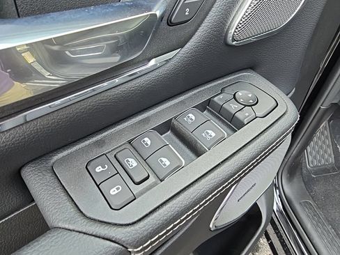 New 2026 RAM 1500 Laramie AWD/4WD image 9