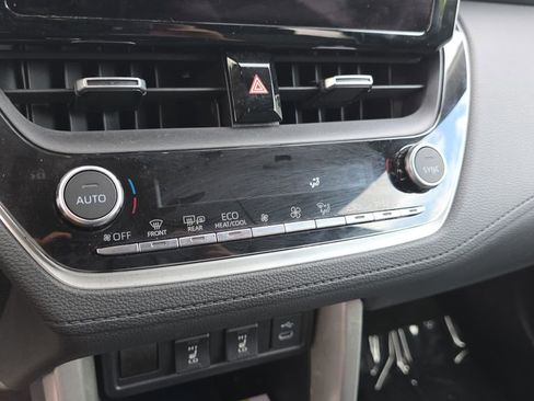 Used 2023 Toyota Corolla Cross XLE image 20