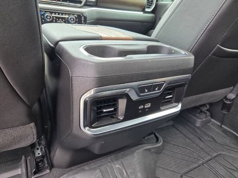 Used 2025 Chevrolet Silverado 2500 High Country w/ Technology Package AWD/4WD image 9
