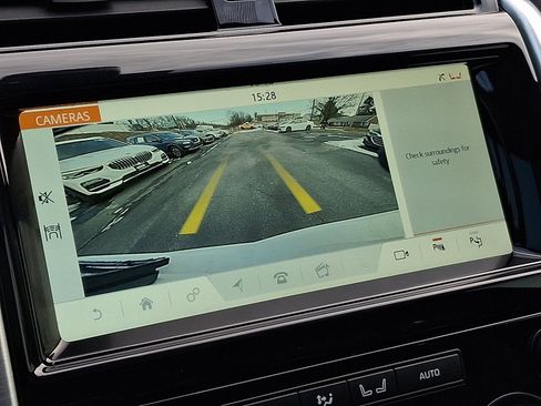 Used 2020 Land Rover Discovery HSE image 19