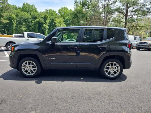 Used 2023 Jeep Renegade Latitude AWD/4WD image 8