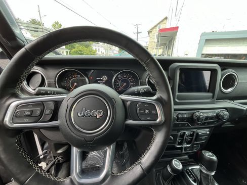 Used 2021 Jeep Wrangler Unlimited Sahara w/ Cold Weather Group AWD/4WD image 3