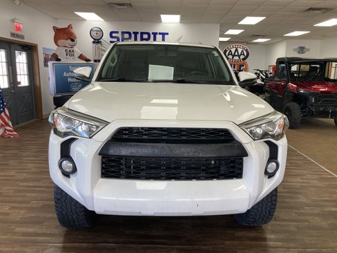 Used 2016 Toyota 4Runner SR5 Premium image 3