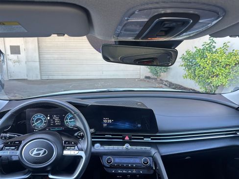 Used 2025 Hyundai Elantra Limited image 35