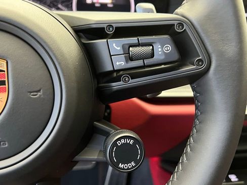 Certified 2025 Porsche 911 Carrera image 9