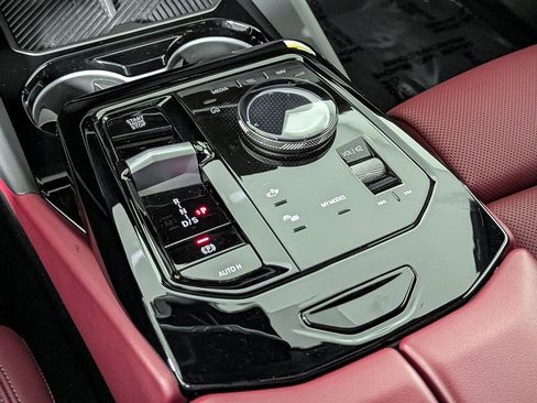 Used 2025 BMW 530i xDrive w/ Premium Package image 38