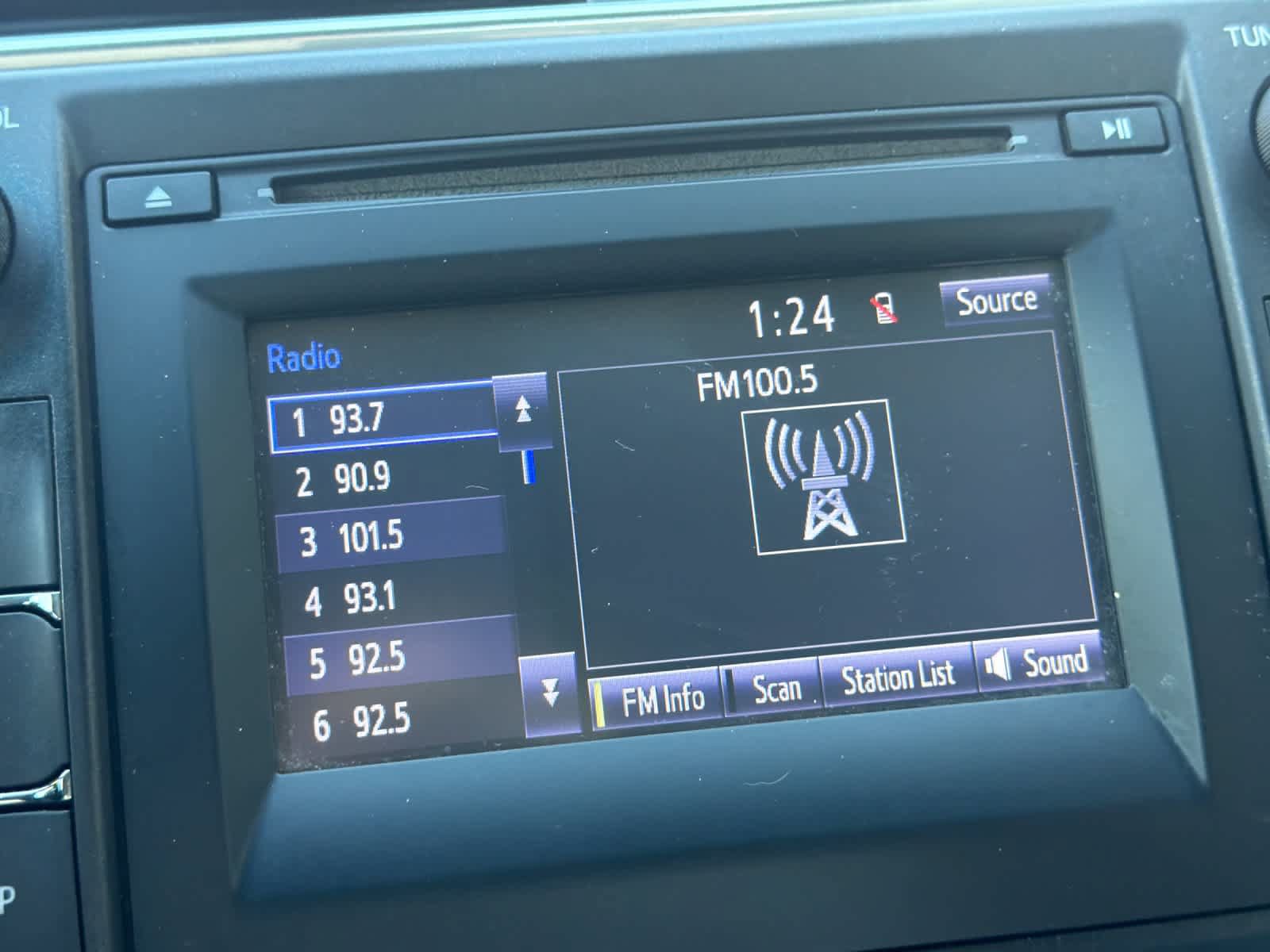 Used 2017 Toyota Camry LE FWD image 18