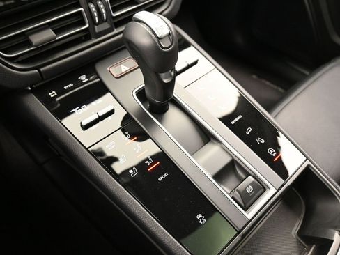 Certified 2025 Porsche Macan image 22