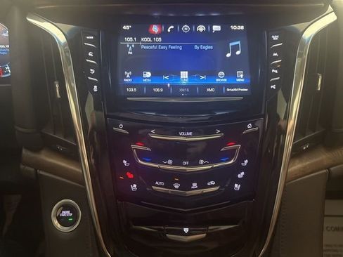 Used 2017 Cadillac Escalade ESV Premium Luxury image 17