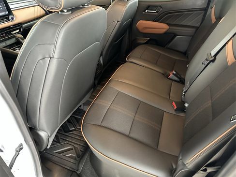 Used 2025 GMC Canyon AT4 image 27