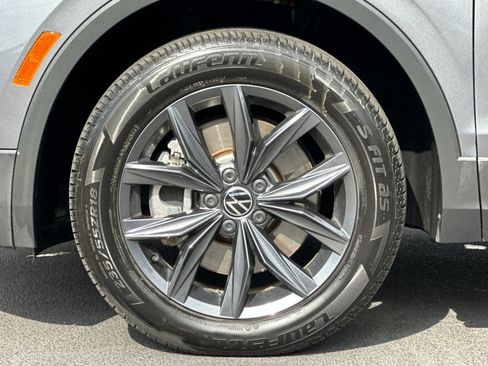 Used 2023 Volkswagen Tiguan SE image 32