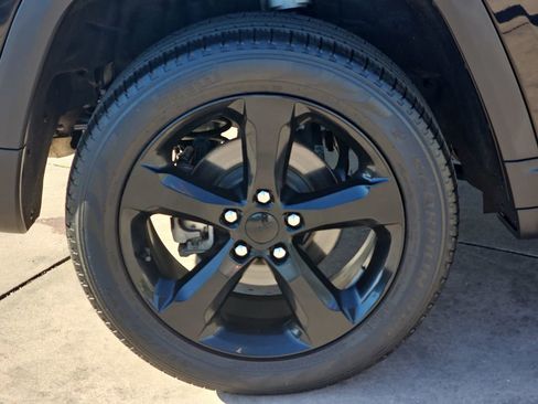 Used 2023 Jeep Grand Cherokee Limited w/ Black Appearance Package image 39