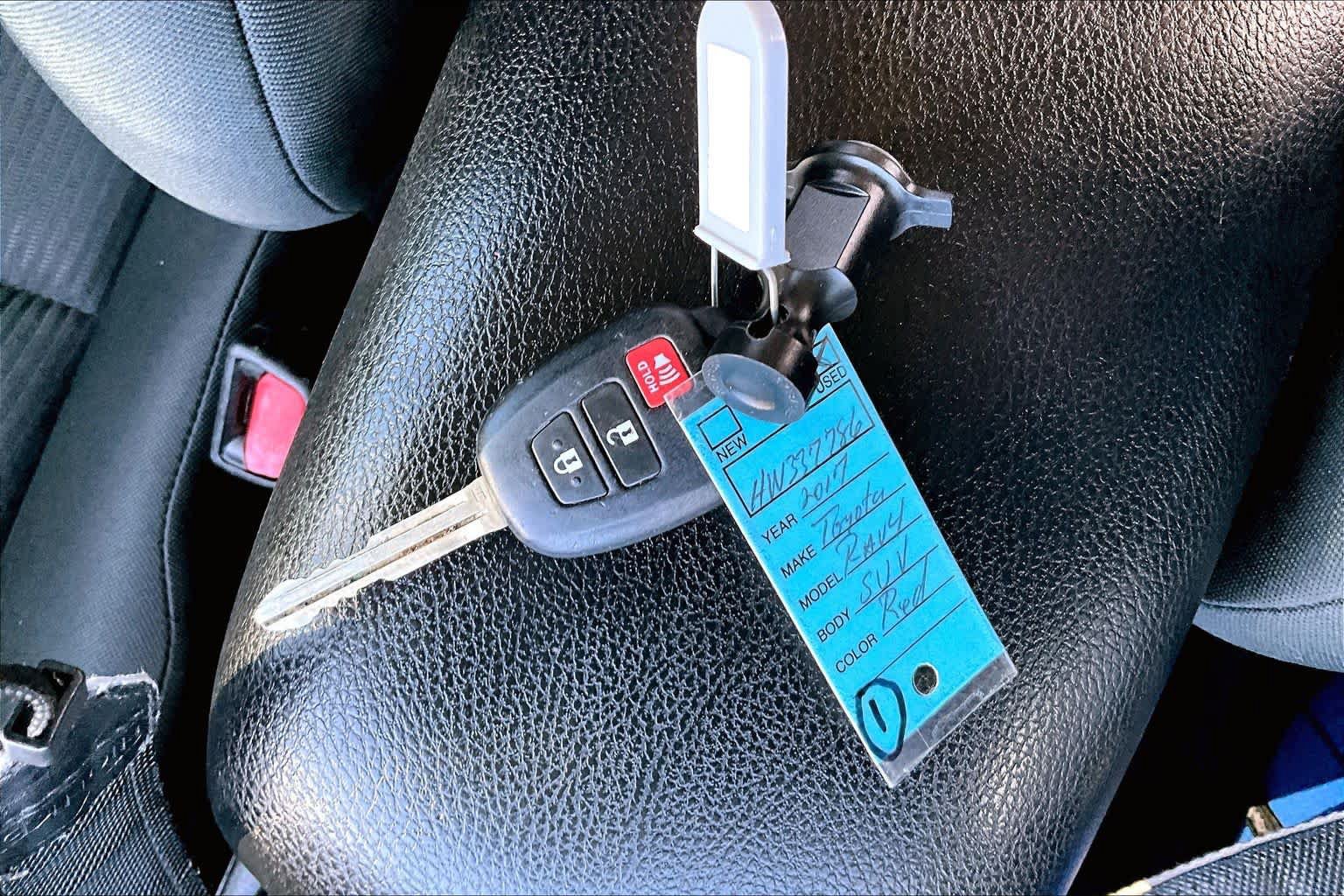 Used 2017 Toyota RAV4 LE FWD image 15
