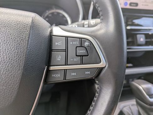 Used 2023 Toyota Highlander XLE AWD/4WD image 29
