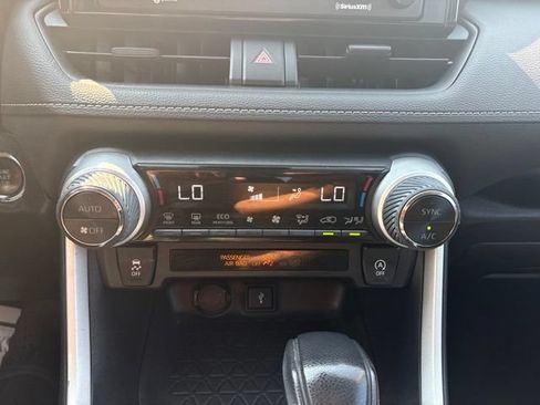 Used 2021 Toyota RAV4 XLE AWD/4WD image 17