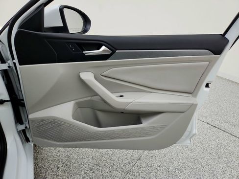 Used 2024 Volkswagen Jetta SE image 30