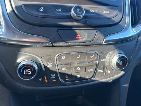 Used 2019 Chevrolet Equinox LT image 24