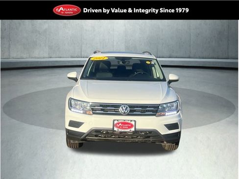 Used 2021 Volkswagen Tiguan SE w/ Panoramic Sunroof Package image 1