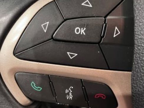 Used 2017 Jeep Grand Cherokee Laredo image 34