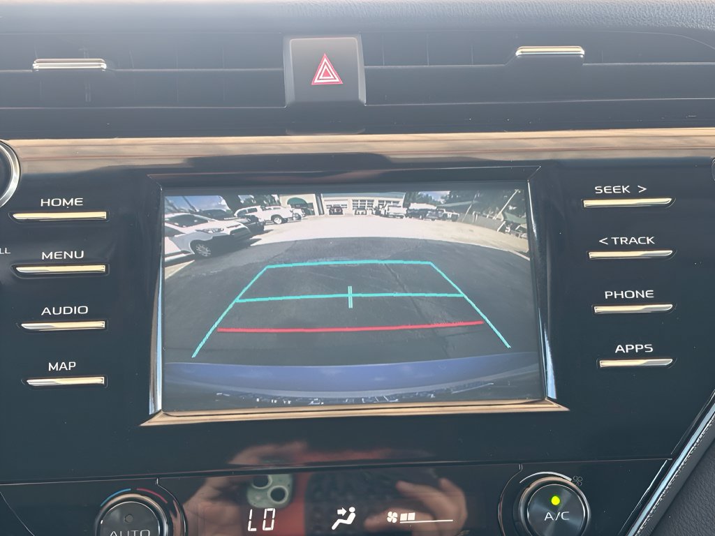 Used 2019 Toyota Camry SE FWD image 6